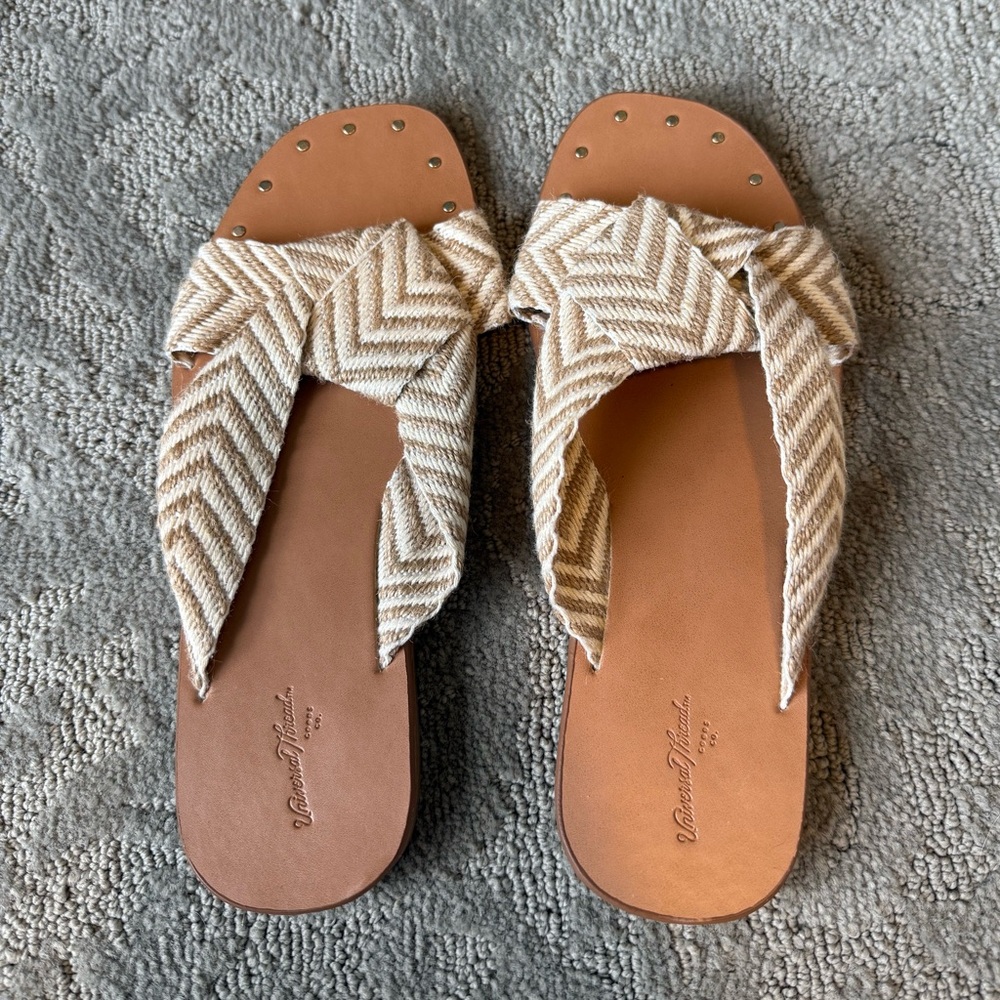 Universal Thread Cream & Tan Slide on Sandals IEC